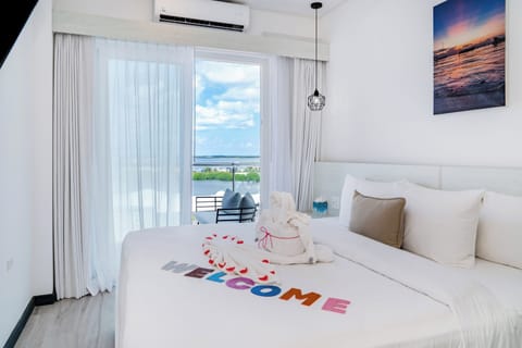 King Bedroom w/balcony