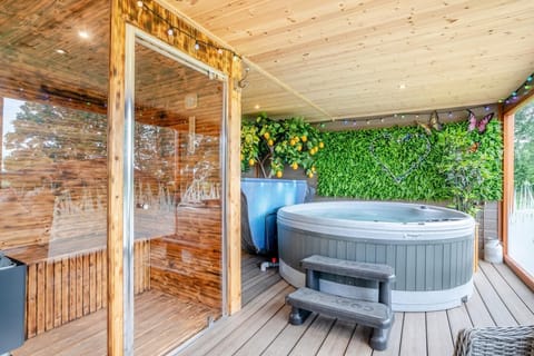 Indoor spa tub