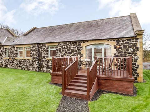 Spacious cottage with private decking area