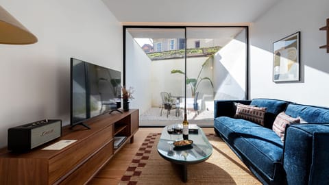 Bright and refined, this living area is your invitation to unwind in urban elegance.
#AndoLiving #LivingInStyle #NaturalLight #UrbanRetreat