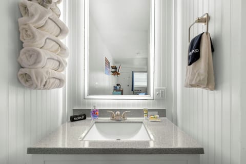 Deluxe Room, 2 Queen Beds, Non Smoking, Refrigerator & Microwave  | Bathroom | Combined shower/tub, free toiletries, hair dryer, towels