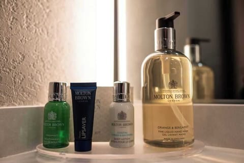 Bathroom amenities