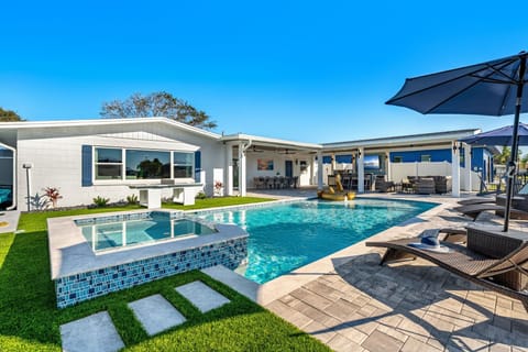 House (4 Bedrooms) | Front of property