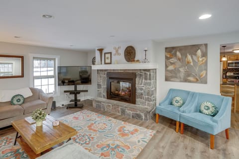 West Dover Vacation Rental | 5BR | 2BA | 2,500 Sq Ft | Stairs Required