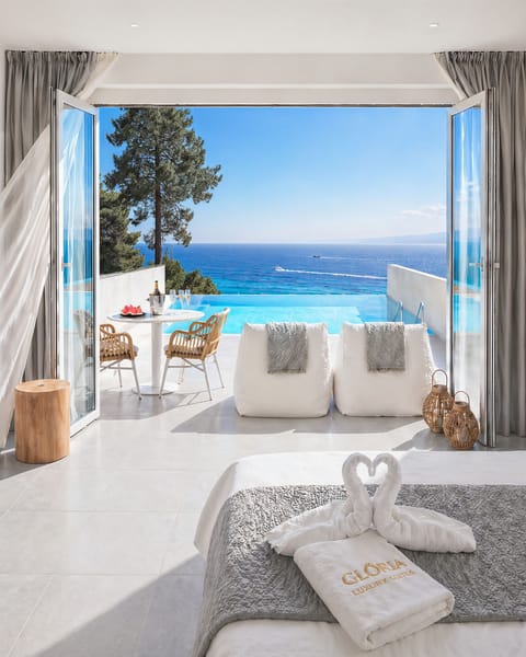 2 outdoor pools