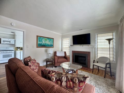 Living room leading to kitchen