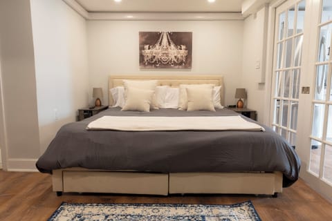King sized bed with night stands with night lights, alarm clock & USB outlets!