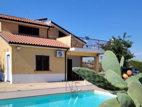 Swimming Pool, Residential Area, House, Home, Roof, Resort, Door, Shade, Estate, Leisure