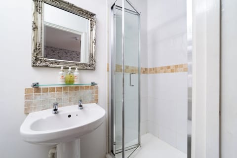 Standard Double Room | Bathroom | Combined shower/tub, hair dryer, towels, soap