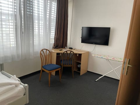 Single Room | Free WiFi