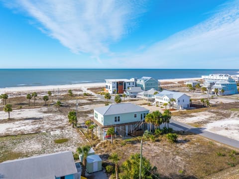 So close to beach! Welcome to Abalonian House
