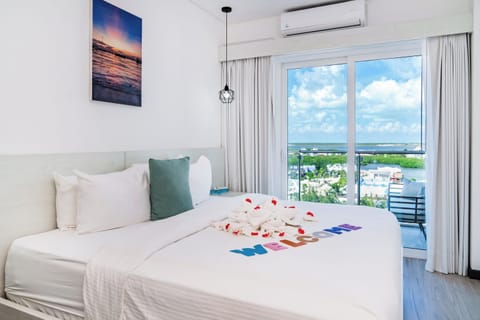 King Bedroom w/balcony