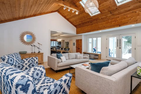 Spacious Family Room