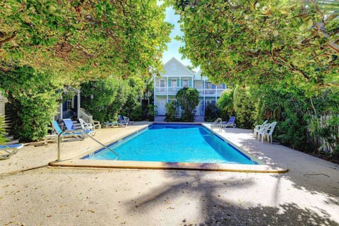Take a refreshing dip in the shared pool at Life Is A Breeze and soak up the laid-back Keys sunshine.
