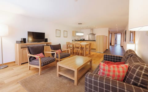 40-inch TV with cable channels