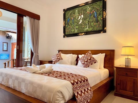 Superior Double Room, Garden View | Desk, free WiFi