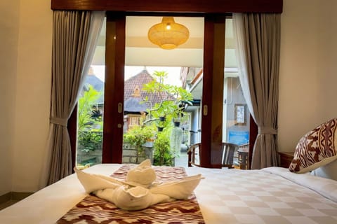 Superior Double Room, Garden View | Desk, free WiFi