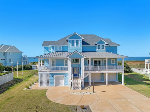 Currituck Club 08: Front Exterior
