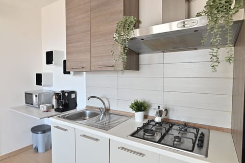 Basic Apartment | Private kitchen | Highchair