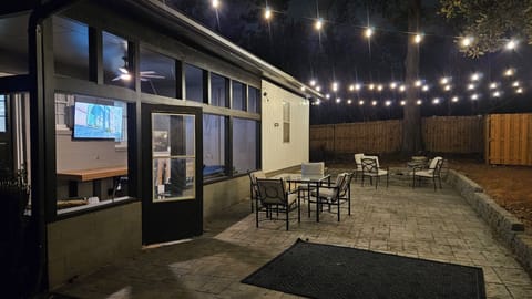 Cool outdoor patio w firepit