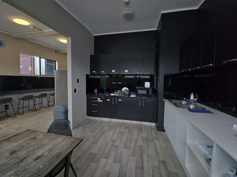 Full-size fridge, microwave, oven, stovetop