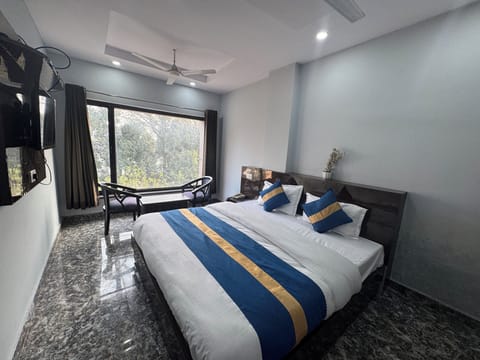 Deluxe Double Room | Free WiFi