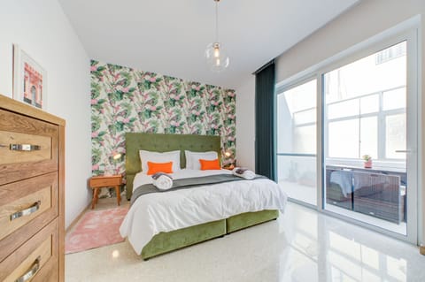 Apartment, 2 Bedrooms, Kitchen | Blackout drapes, iron/ironing board, free WiFi