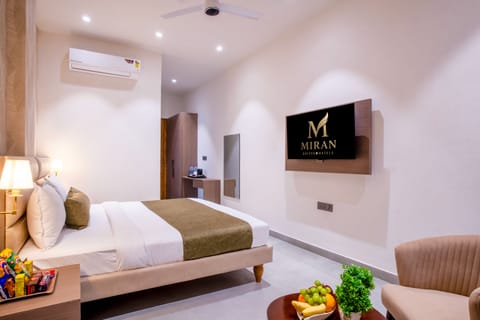 Deluxe Double Room, City View | Iron/ironing board, free WiFi