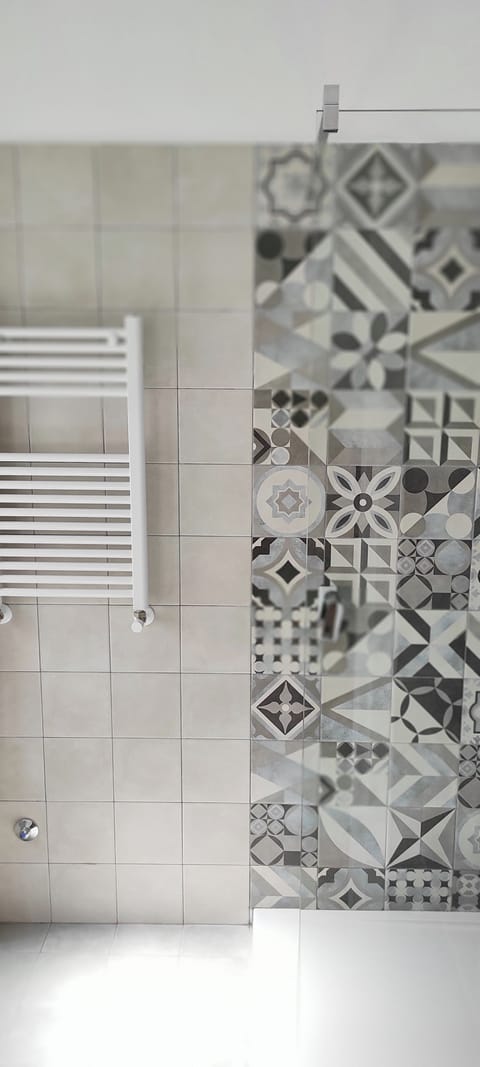 Double Room, Non Smoking | Bathroom | Shower, rainfall showerhead, hair dryer, bidet