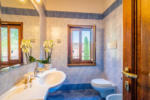 Traditional Quadruple Room, Non Smoking, Garden Area | Bathroom shower