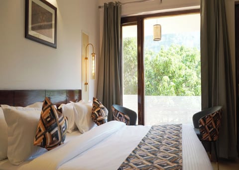 Deluxe Double Room | Pillowtop beds, desk, laptop workspace, free WiFi