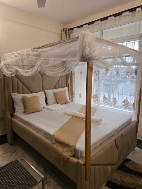 Studio, Balcony | Blackout drapes, iron/ironing board, free WiFi