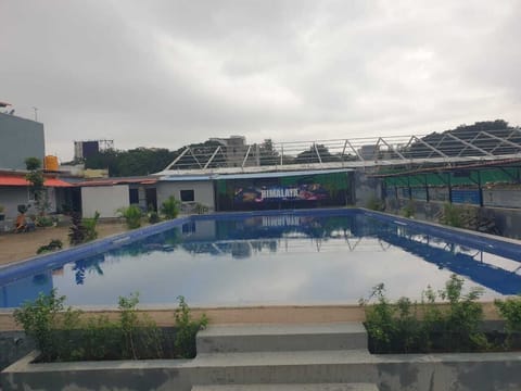 2 outdoor pools