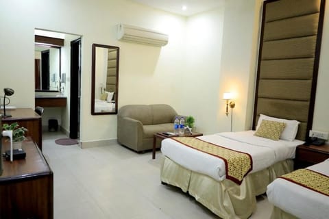 Desk, laptop workspace, iron/ironing board, free WiFi