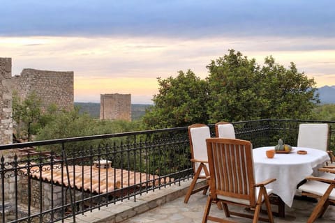 Mountain view terrace, perfect for morning coffee or sunset dinners.  Only 6km away from Mezapos Beach!