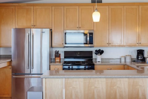 The kitchen’s inviting atmosphere encourages you to create delicious meals while enjoying the beautiful outdoors.