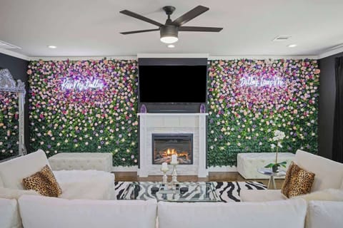 Your Grace

Open living area adorned with Amethyst and Quartz Crystal details, 65” TV with Hulu Live, plush seating, enhanced sound system, and your fav Instagrammable walls. (Alternative Neon signs available) 