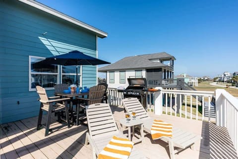 Outdoor Deck: Sip cocktails in style on the spacious deck with grill, lounge chairs, and ocean views!