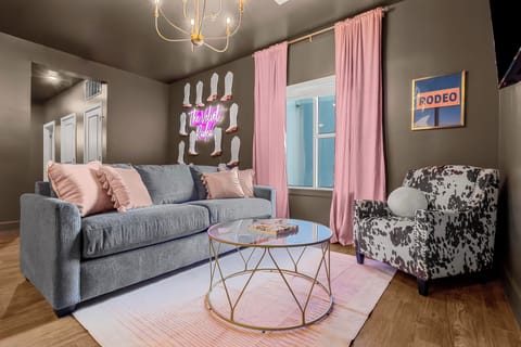 Open living space w. downtown views, queen sleeper sofa and photo wall