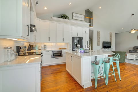 Main Kitchen | Dishwasher | Toaster | 2nd Floor