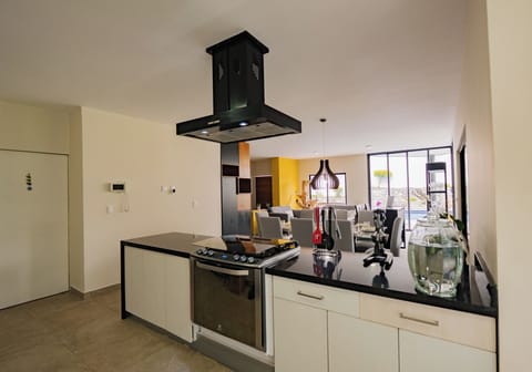 Family Cottage, Garden View | Private kitchen