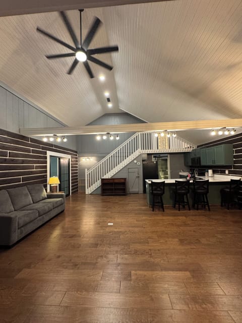 Kitchen/Sitting area