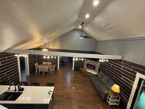 Kitchen/Sitting area