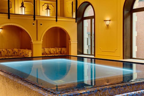 Couples treatment rooms, body treatments, facials, massages
