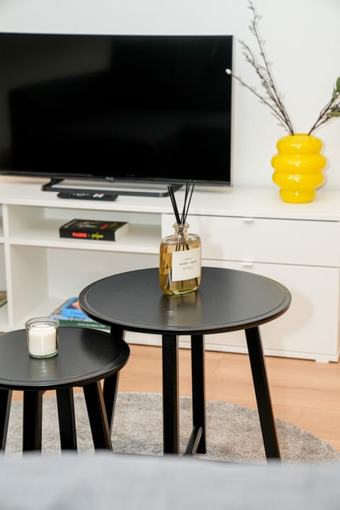 Basic Apartment | Living room