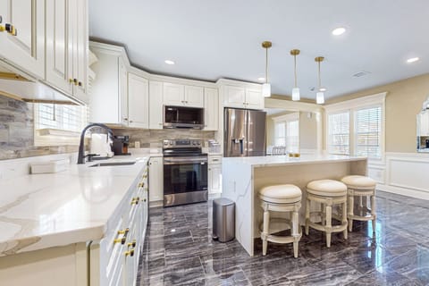 Apartment (3 Bedrooms) | Front of property