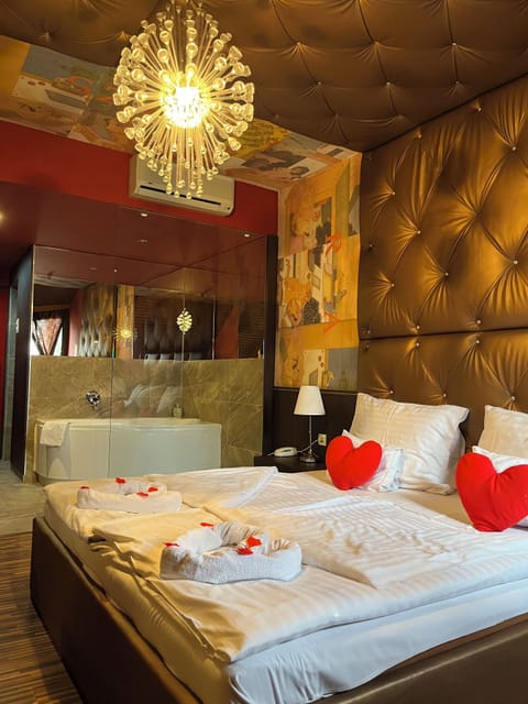 Deluxe Double Room | Free WiFi, bed sheets