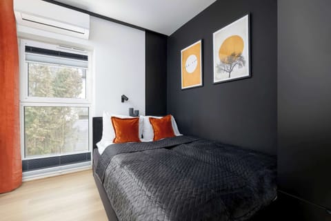 Relax in the stylish living area with a comfortable bed and modern decor.