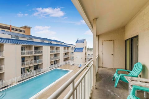 Welcome to Sugar Beach 328!