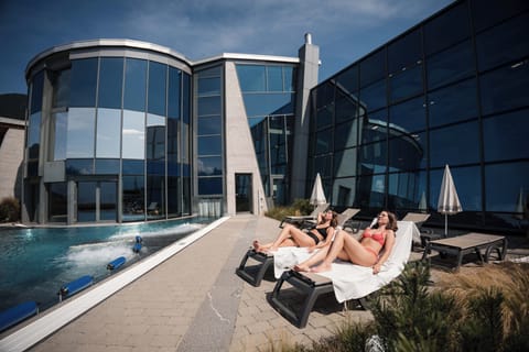 Sauna, hot tub, steam room, massages